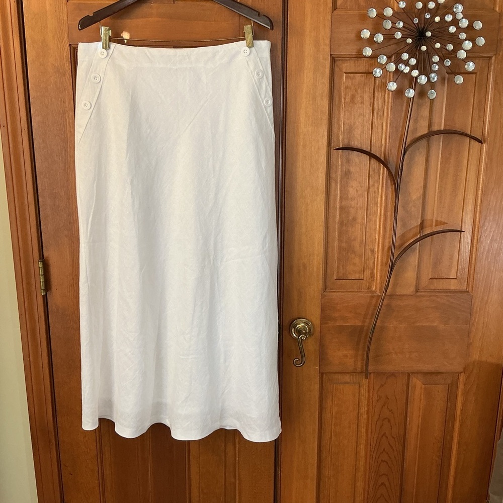 Tweeds Classic White A-Line, fully lined,  linen Skirt
